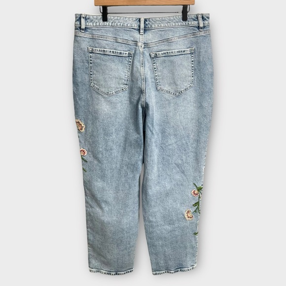 Lane Bryant Boyfriend Fit Embroidered Jean Women’s Size 16 Long Light Wash Boho - Picture 4 of 8